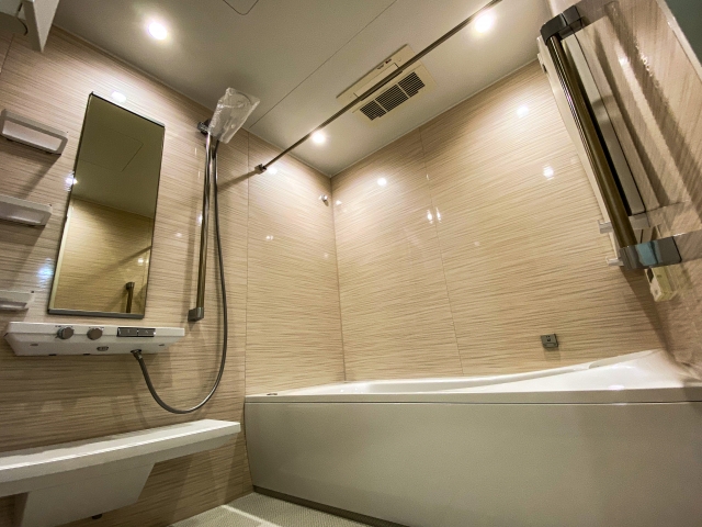 少し暗い風呂場